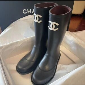 BNIB Chanel CC logo rain boots